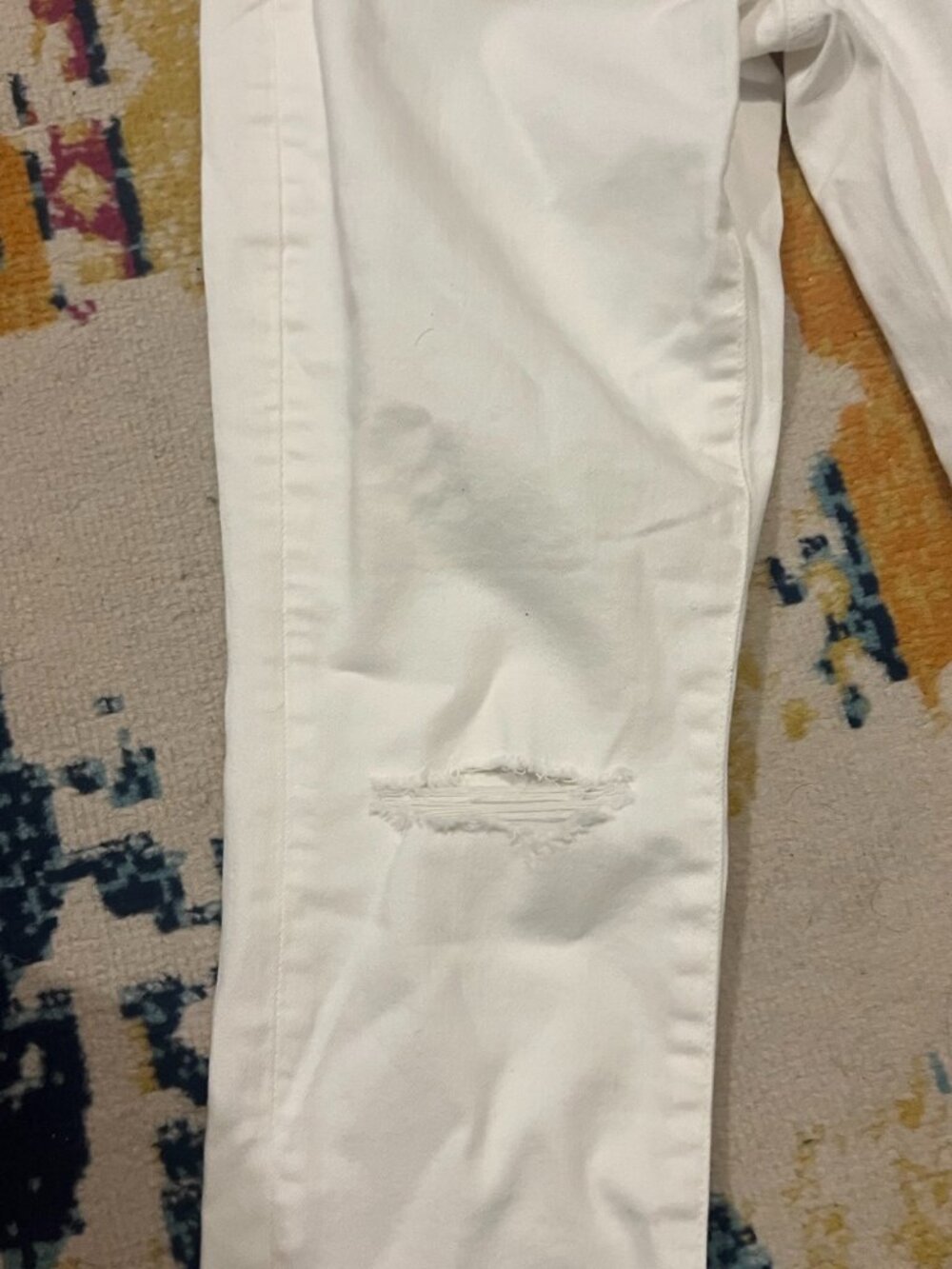 American Eagle White Super Stretch Ripped Knee Skinny Jeans - Picture 2 of 5